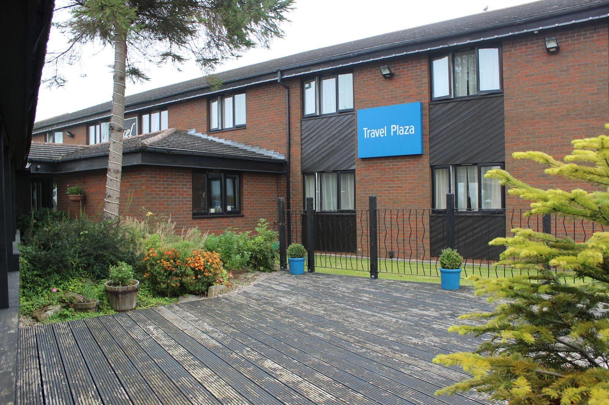 Travel Plaza Hotel Desborough Exterior foto